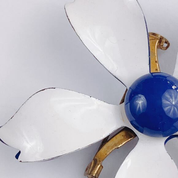 Vintage 60's Blue White Enamel Flower Brooch Pin Retro Mid Century Metal Jewelry - Picture 6 of 11